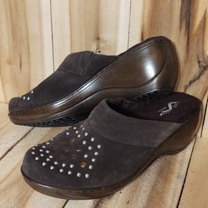 Soft Walk Women's 12 M Brown Leather Studded Comfort Clogs NWOB